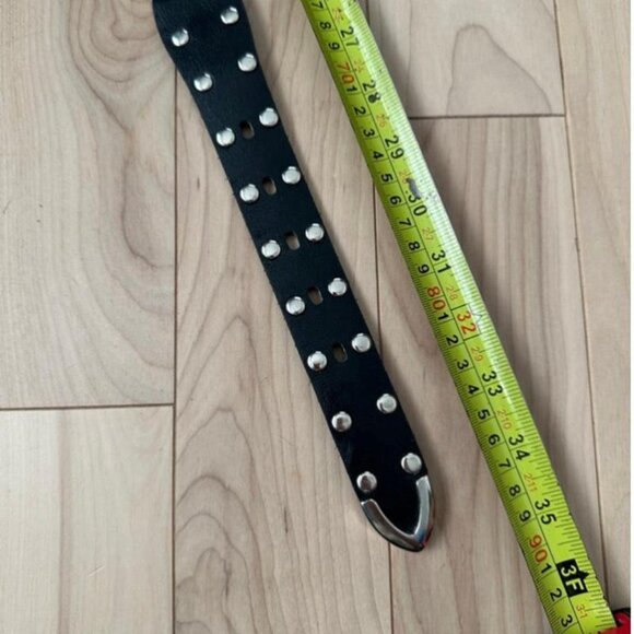 Vntage belt with skull-and-crossbones metal plaques - Picture 8 of 8